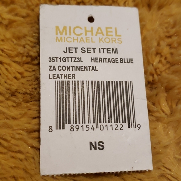 Michael Kors Jet Set zippered wallet - Picture 4 of 14